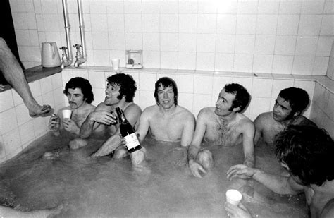 Wonderful Retro Photos Of Footballers In The Bath Flashbak