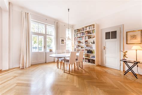 In dieser schönen wohnung wurde bereits 2019 im rahmen einer neuvermietung eine renovierung durchgeführt, d.h. Schwabing: Zauberhafte, ruhige 3-Zimmer-Wohnung mit Balkon ...