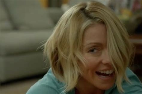Americas Sweetheart Kelly Ripa Gets High As Hell On ‘broad City Decider