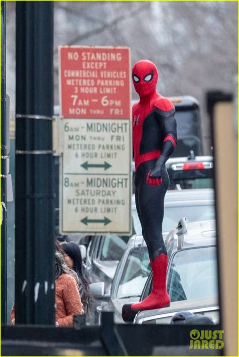 Zendaya and tom holland star in the spider man franchise togethercredit: Spider-Man 3 Releases New Set Photos Shows Zendaya and Tom ...