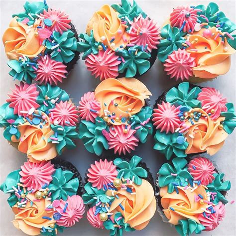 Summer Floral Cupcakes Laurynmariebakes Carousel Cupcakes Floral