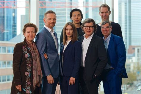 Why bad bank is necessary? Foto des Tages: Am Set der zweiten "Bad Banks"-Staffel