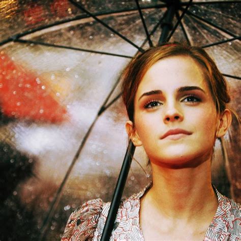 Emma Watson Umbrella 1024 X 1024 Ipad Wallpaper