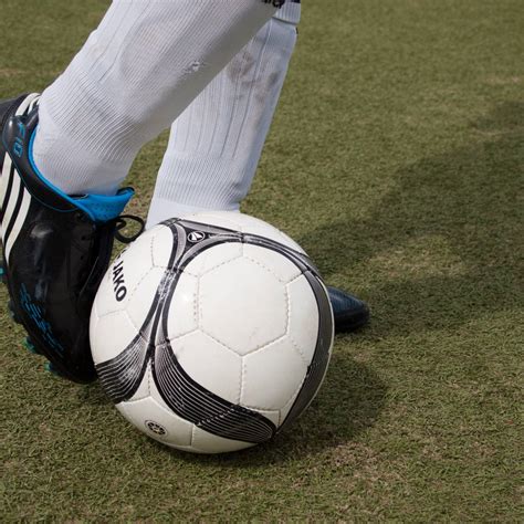 Die voraussetzung ist, dass der ball die torlinie vollständig überquert hat und dass dies im rahmen eines erlaubten manövers passiert ist. Wann rollt wieder Ball im Kreis Düren? - Radio Rur