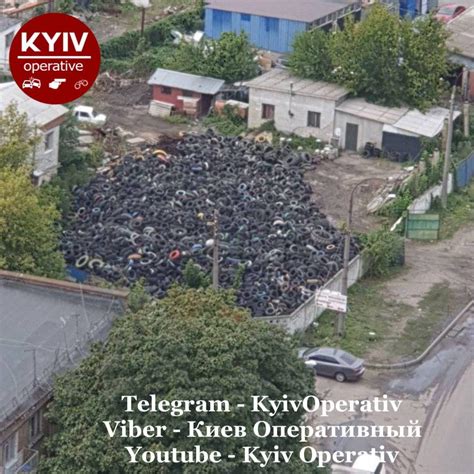 В Киеве обустроили масштабную свалку из автопокрышек возле жилых домов