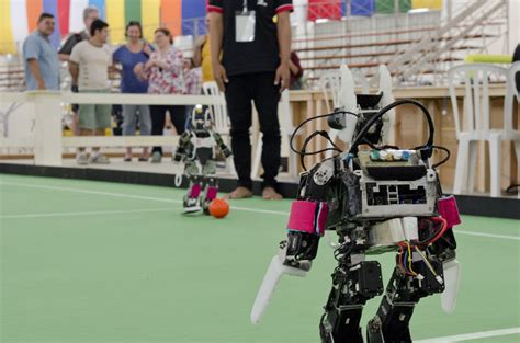 Sekali kau sentuh seseorang dengan tanganmu, dia mampu menjadi siswa yang bersekolah di sekolah elit. Sekolah robotik terkenal Jepun dibuka di Singapura ...