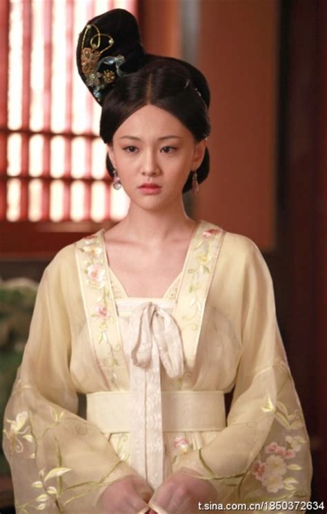 Pririsa hay còn gọi là risa mang trong mình một trái tim đầy thương tổn vì những chuyện trong quá khứ. Ngắm nàng Cỏ Trung Hoa cực "cute" trong tạo hình công chúa
