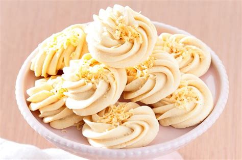 Banyak orang mengira, jika tepung sagu dan tepung tapioka sama. Tips Membuat Kue Sagu Renyah dan Lumer Dimulut, Ternyata ...