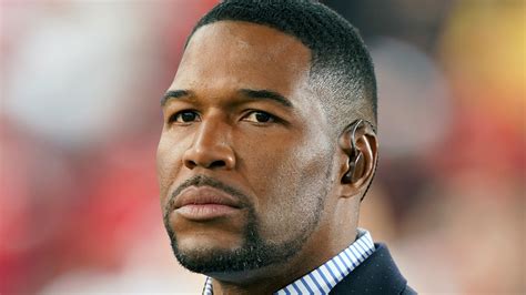 Controversial bachelor contestant rachael kirkconnell has issued an apology, after the reality show's host chris harrison expressed regret for previously coming to her defense. Michael Strahan tiene algo que decir sobre Chris Harrison ...