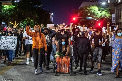 Wheelchair Bound Fiancée Of Slain Blm Protester Leads Vigil In Austin Daily Mail Online