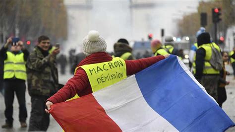 Yellow Vests Warn Macron To Stop Treating People Like Beggars News Punch
