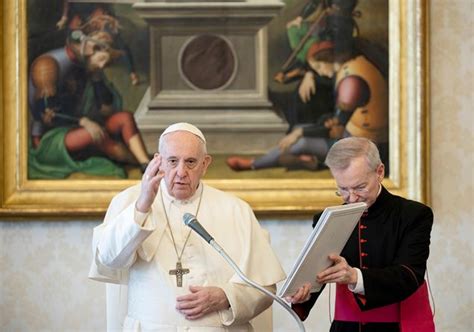 Papa Francesco Alludienza La Preghiera è Come Una Banconota In