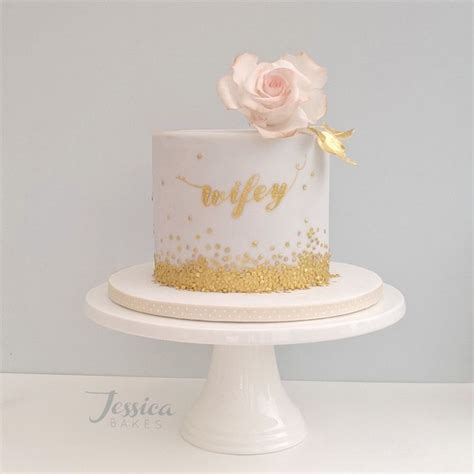 But the metallic love doesn't have to stop there. Jessicabakes.co.uk pretty celebration cake with gold sequin detail and pink sugar r… | Pretty ...