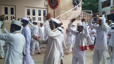 Shree gajanan maharaj sansthan, shegaon gajanan maharaj temples saint vidarbha, dna 0 0 2, physical fitness, hand png. Shree Gajanan Maharaj Palkhi Sohala Shegaon (Part2) - YouTube