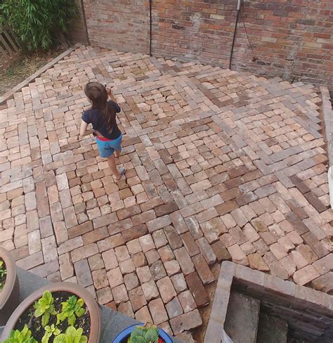 How To Lay A Patio From Reclaimed Bricks Alice De Araujo Brick Wall