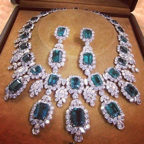 Diamond Jewelry Necklace Royal Jewelry Emerald Jewelry Luxury