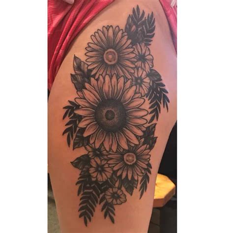 It lacks colors and it has an appearance as it belongs to a black and white movie, but this doesn't mean that it lacks charm. 144 Sunflower Tattoos That Will Brighten Up Your Life
