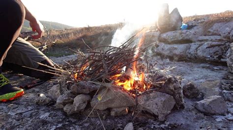 How to start fire with flint botw. How to start a fire with FIRESTEEL | FERRO ROD | FLINT - YouTube