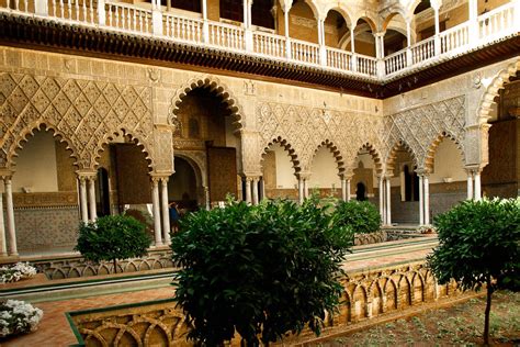 12,50€) información sobre horarios, entradas, historia, arquitectura, etc. Guided Tour of the Alcazar of Seville - introducingseville.com