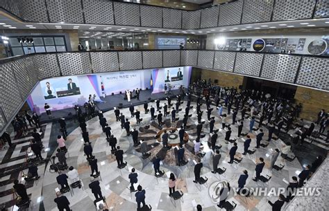 The constitution day (제헌절) is indeed one of the most significant festivities in south korea. 제72주년 제헌절 경축식 | 연합뉴스