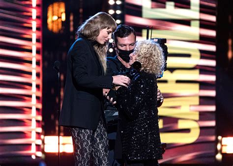 Tribute Taylor Swift Sings Carole King At Rock And Roll Hall Of Fame