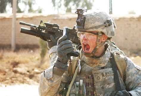 Us Army Soldier Yelling Radio Iraq War Latest Memes Imgflip