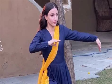Soha Ali Khan Beautiful Classical Dance On Bhor Bhaye Panghat Song Watch Here Soha Ali Khan