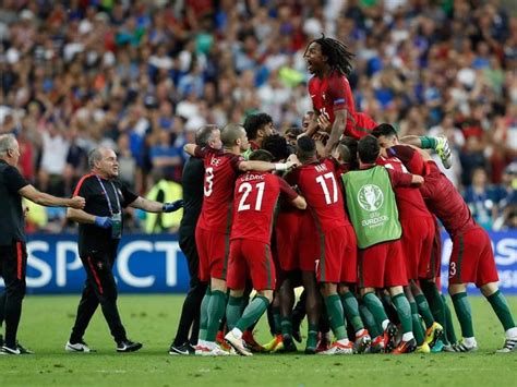 Mas os nossos santos são fortes! Portugal-França (Reuters) | Seleção portuguesa de futebol ...