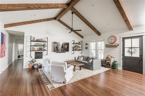 Buy cheap fixer uppers from 30% to 60 buying a fixer upper home in a good neighborhood or desirable location will make it very easy to sell once it's does the area have a growing population? This Fixer Upper Farmhouse From Season 4 Is For Sale ...