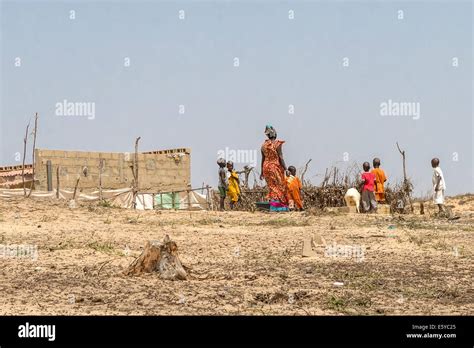 Bewohner Des Dorfes Peulh Aka Fulani Senegal Stockfotografie Alamy
