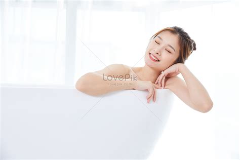 Young Female Taking A Bath In The Bathtub Picture And Hd Photos Free