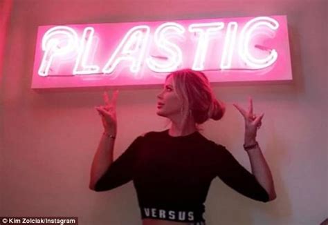 Kim Zolciak Drops 7500 For Neon Pink Sign Kylie Jenner Has Daily Mail Online