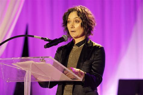 Sara Gilbert Says Goodbye To The Talk With Emotional Farewell Thank You For Listening [video]