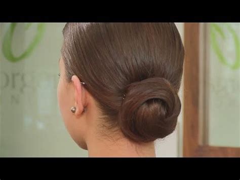 When you brush, sleep or play with wet hair, the hair stretches and deforms the follicle rather than snapping back into shape. How To Wear Your Hair Tied Back - YouTube