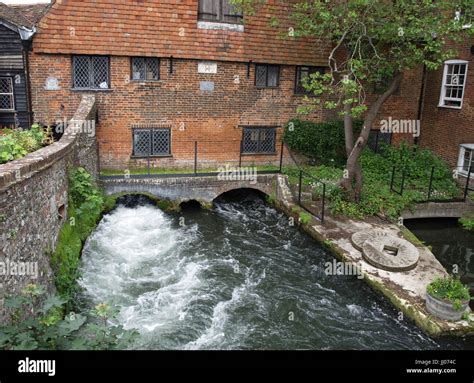 River Itchen Running Through Winchester Hampshire England Uk Stock
