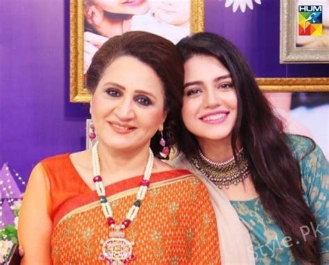 zara noor abbas with her mother asma abbas in sanam jung s show style pk