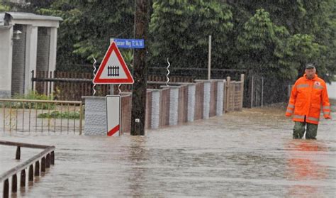 Più di 20 persone sono morte e decine di persone risultano disperse in germania a causa del maltempo. Allarme maltempo, in Germania alluvione peggiore del 2002 ...