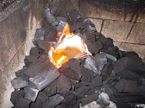 Andanças Churrasco Maneira Prática Para Acender O Carvão Sem Apagar E