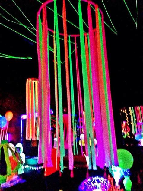 Idea Interesante Decoración Para Cumpleaños En Colores Neon Fiesta