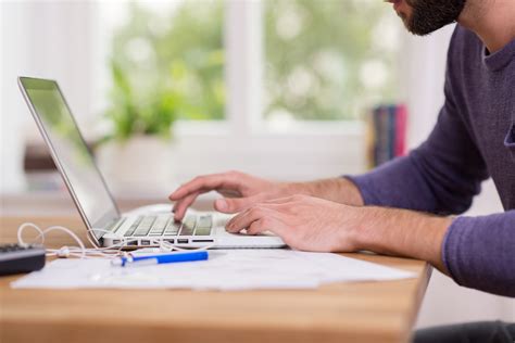 Chi richiede di risparmiare qualcosa nell'abbonamento rinunciando al telefono fisso (ormai inutile con le offerte sui telefonini), scegliendo magari alcuni operatori internet meno noti; Linea internet a casa ma senza telefono - La Città Web