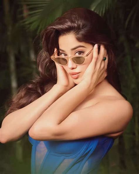 Photo Gallery Jhanvi Kapoor Showed Her Hot Style In Latest Photoshoot