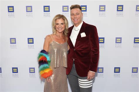 Glennon Doyle And Abby Wambach Are The First Queer Women Pictured In Architectural Digest In Bed