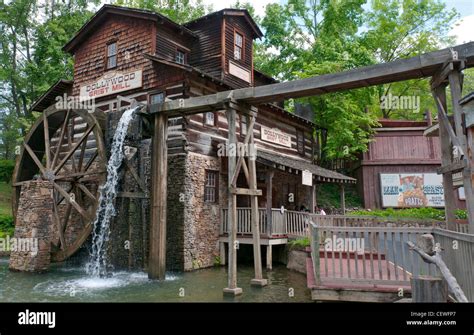 Tennessee Pigeon Forge Dollywood Grist Mill Stock Photo Alamy