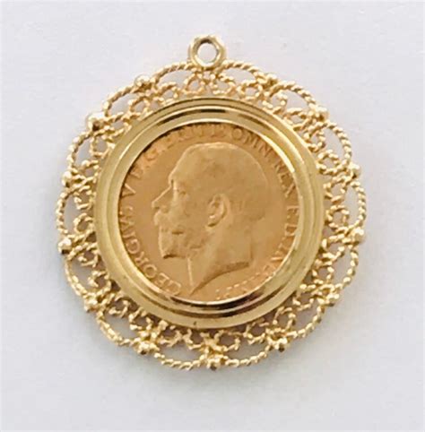 Stunning Vintage 9ct Gold Half Sovereign Mount Pendant Fully
