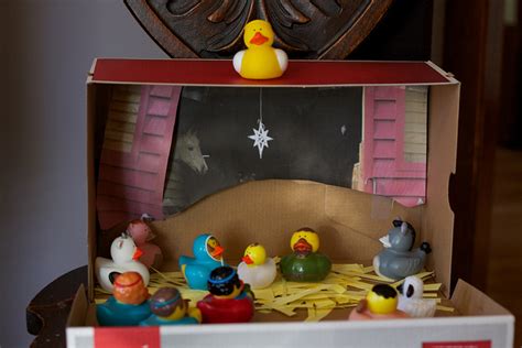 Strikkoman Rap Julekrybbe Rubber Duck Nativity Set