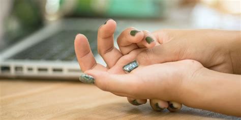 Finger Numbness 6 Causes Of Tingling Finger Tips