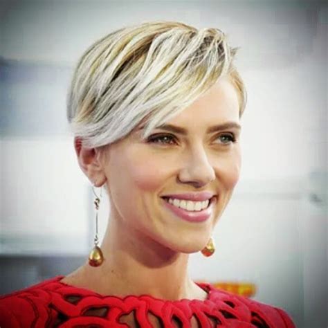 Scarlett Johansson Short Hair Get Inspired By Her Confidence