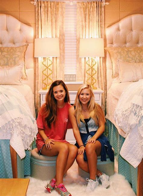 You Need To See This Insanely Over The Top Dorm Room Dormitórios