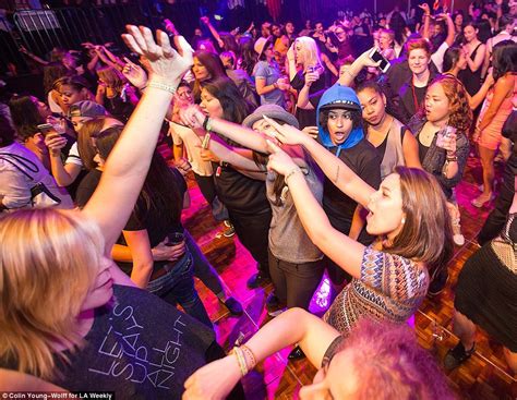 Club Skirts Dinah Shore Weekend Sees K Lesbians Party In Palm Springs Daily Mail Online