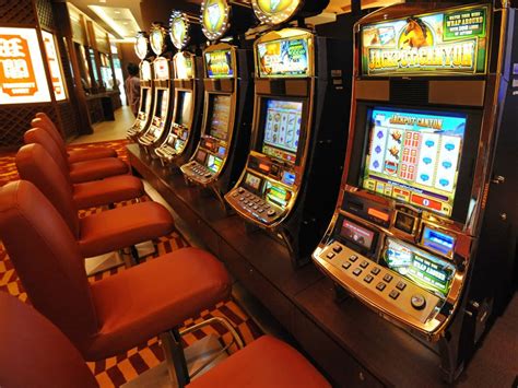 Man Wins 118 Million Jackpot After Betting 3 On Las Vegas Slot